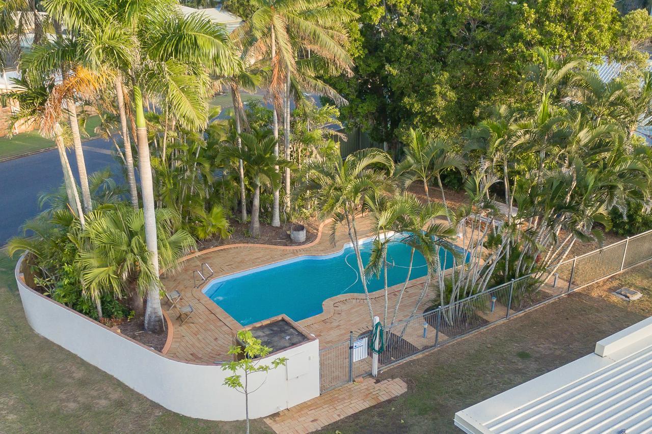 Moore Park Beach Inn Bundaberg Exterior foto